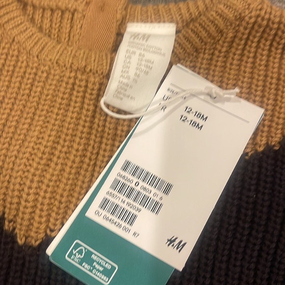 H&M sweater. - Picture 4 of 4